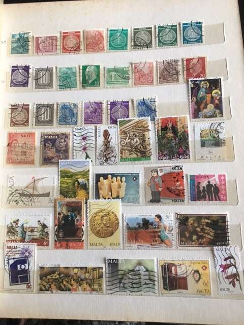 Stamp album with approx 800 stamps.