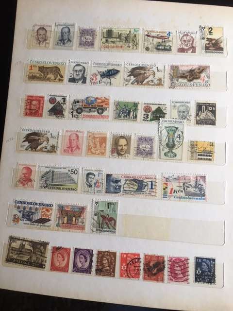 Stamp album with approx 800 stamps.