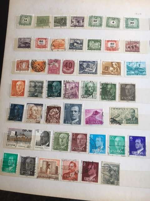 Stamp album with approx 800 stamps.