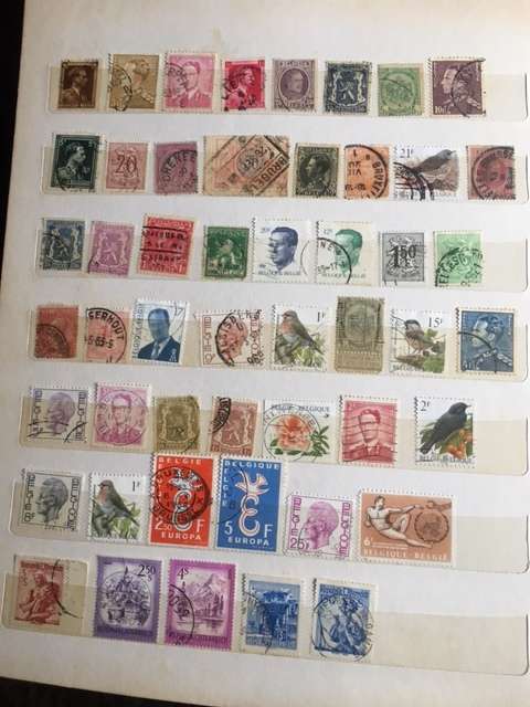 Stamp album with approx 800 stamps.
