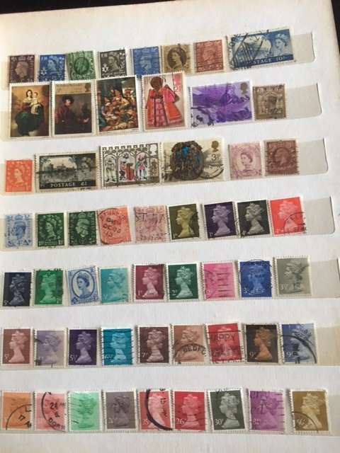Stamp album with approx 800 stamps.