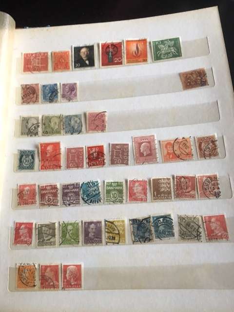 Stamp album with approx 800 stamps.