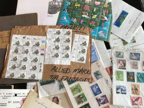 Box lot with random odds and ends R1 Start