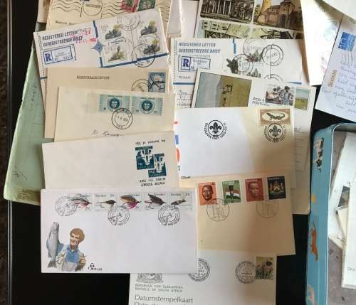 Box lot with random odds and ends R1 Start