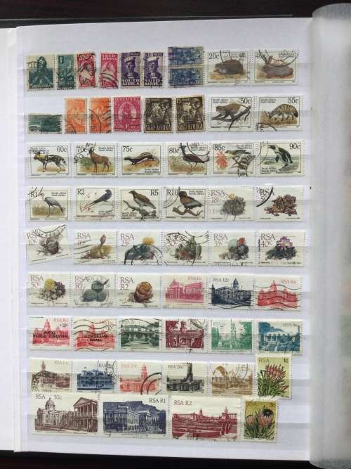 Collection with approximately 1000 different stamps