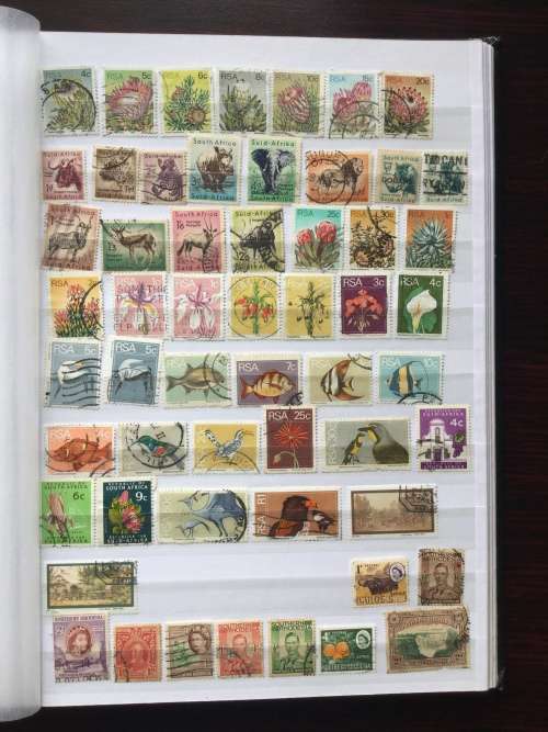 Collection with approximately 1000 different stamps
