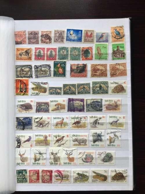 Collection with approximately 1000 different stamps