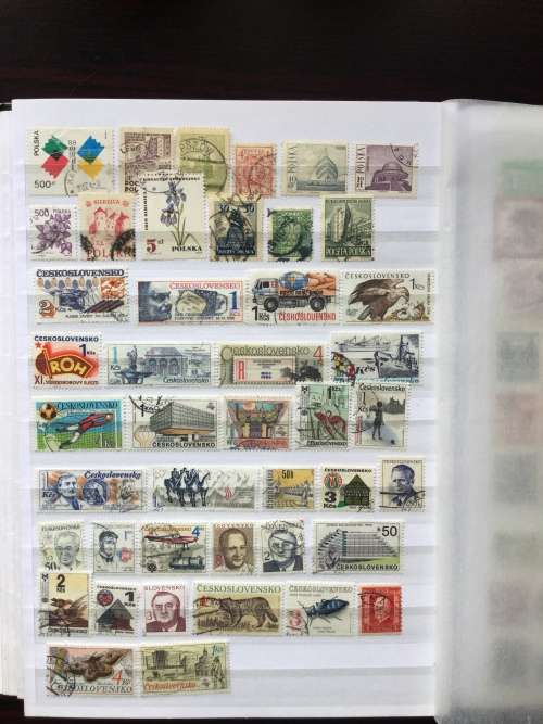 Collection with approximately 1000 different stamps