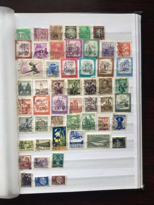 Collection with approximately 1000 different stamps