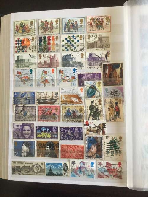 Approx 600 Different Great Britain stamps