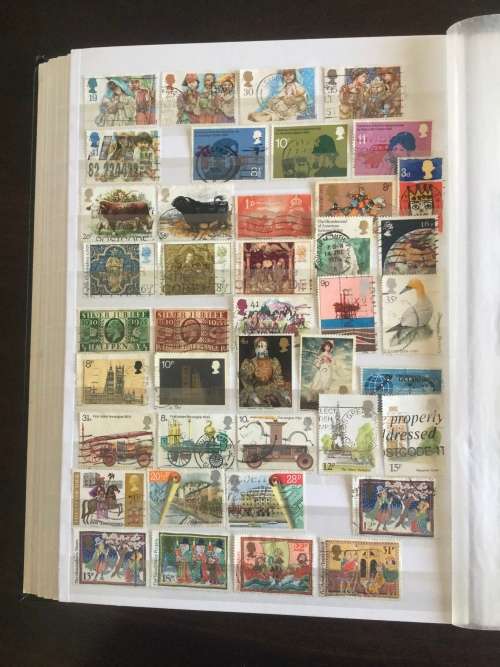 Approx 600 Different Great Britain stamps