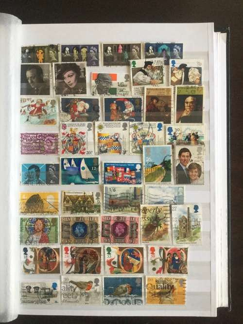 Approx 600 Different Great Britain stamps