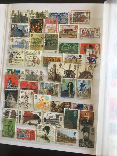 Approx 600 Different Great Britain stamps