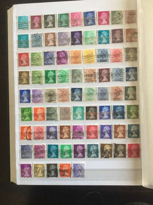 Approx 600 Different Great Britain stamps