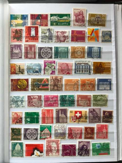 Approx 1000 different stamps