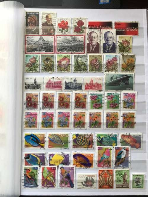Approx 1000 different stamps