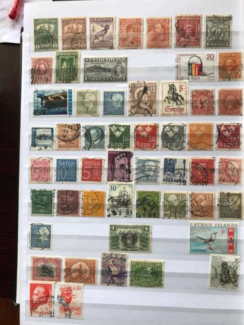 Approx 1000 different stamps