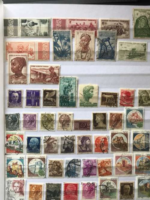 Approx 1000 different stamps