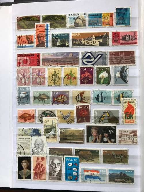 Approx 1000 different stamps
