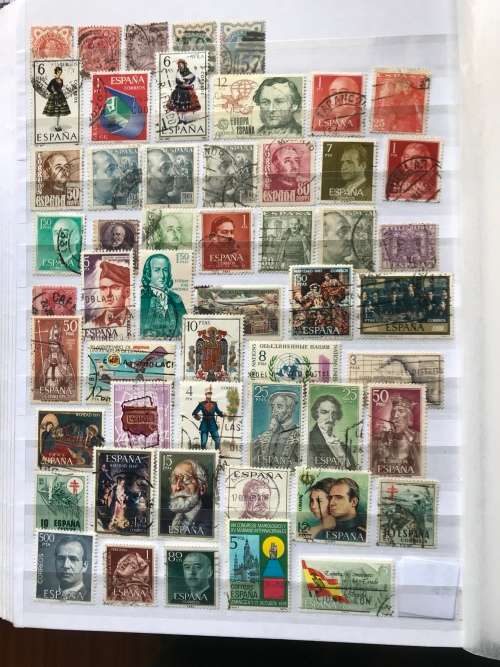 Approx 1000 different stamps