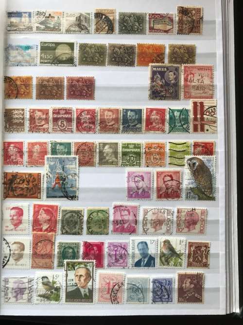Approx 1000 different stamps