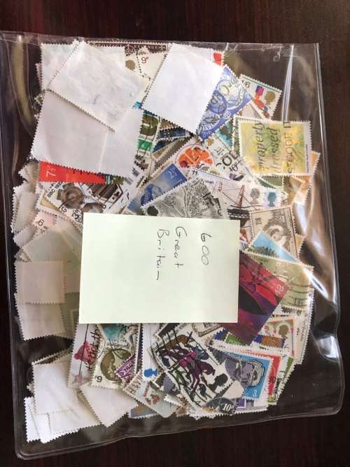 Approx 600 Different Great Britain stamps