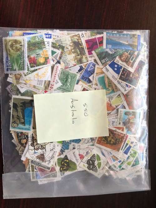 A small collection of approx 550 Australian stamps