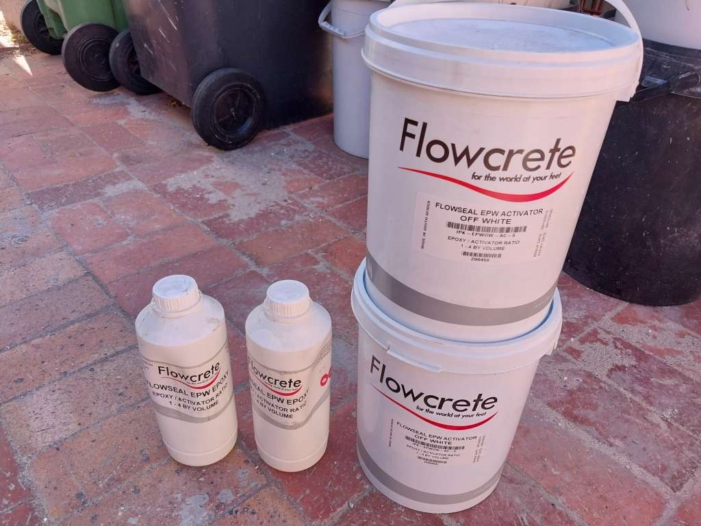 Flowcrete Flowseal EPW Epoxy Floor Coating - 10 L - Off-White - Past Expiry Date