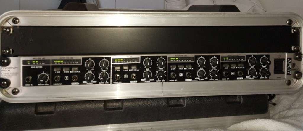 Behringer Powerplay Pro-XL HA4700 4 Channel Headphones Amplifier in Stagg 2U ABS Road Case