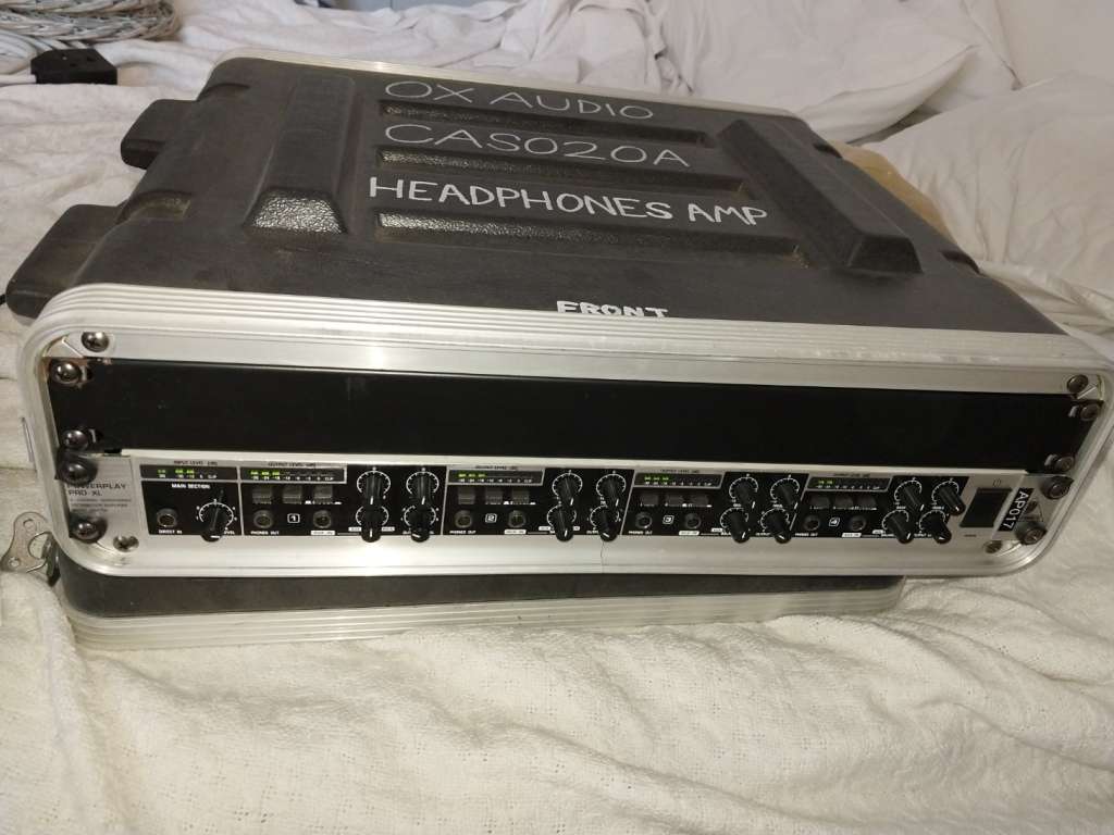 Behringer Powerplay Pro-XL HA4700 4 Channel Headphones Amplifier in Stagg 2U ABS Road Case