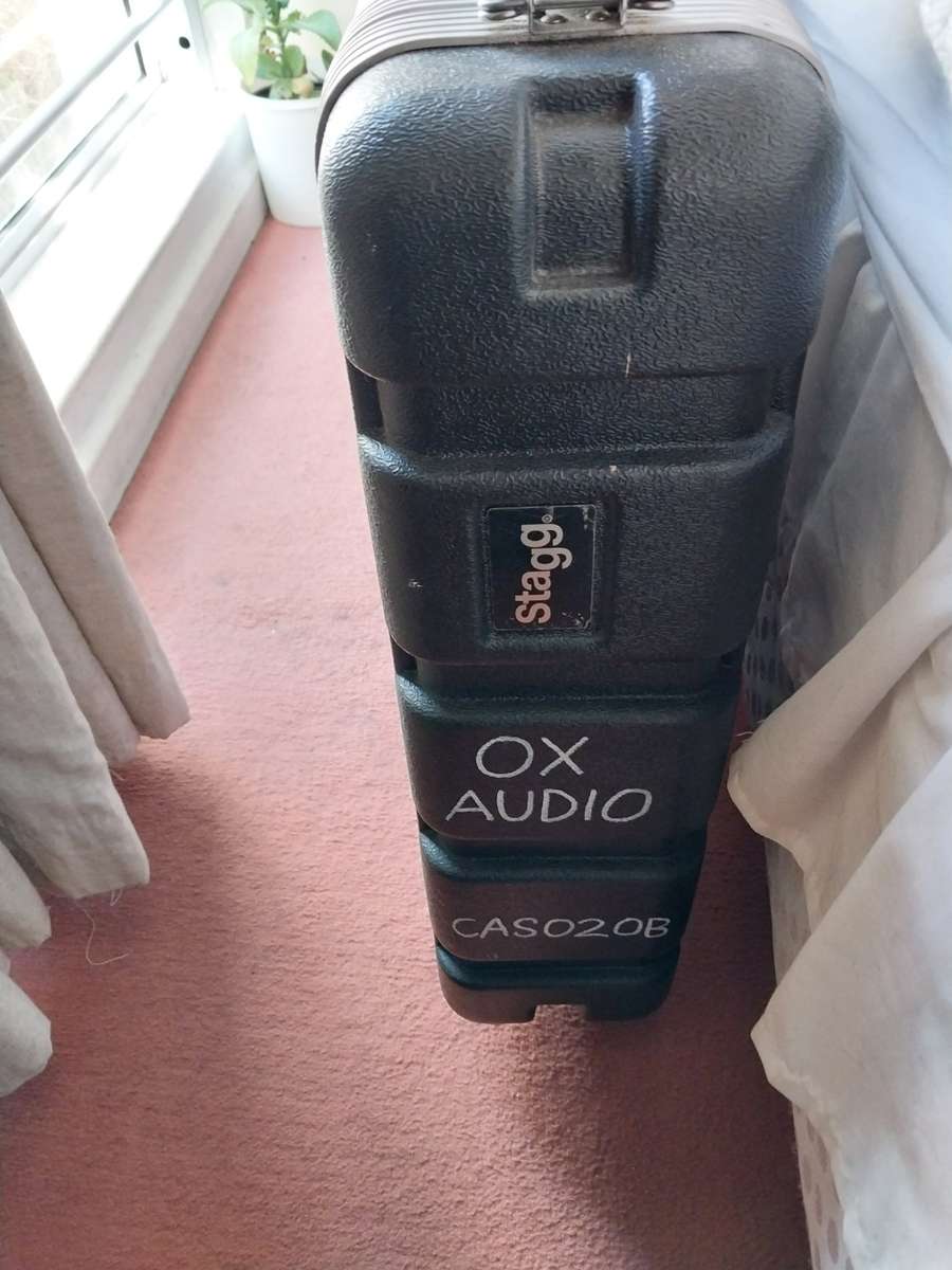 Behringer Powerplay Pro-XL HA4700 4 Channel Headphones Amplifier in Stagg 2U ABS Road Case