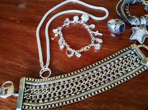 5 PIECE BULK LOT NECKLACES (R500)