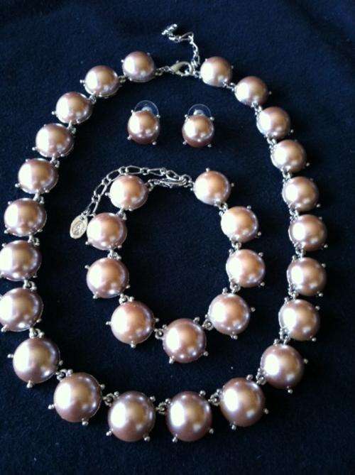 3 PIECE BEIGE PEARL NECKLACE, BRACELET AND EARRINGS SET