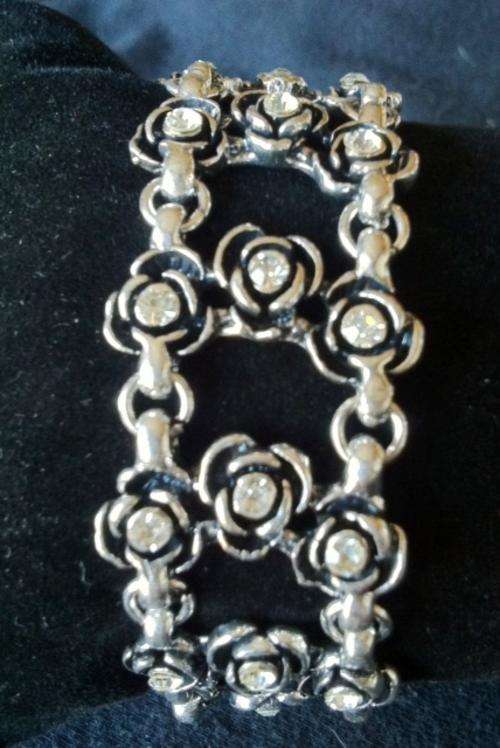 STUNNING CRYSTAL CLREAR WIDE TIBETAN SILVER FLORAL BRACELET