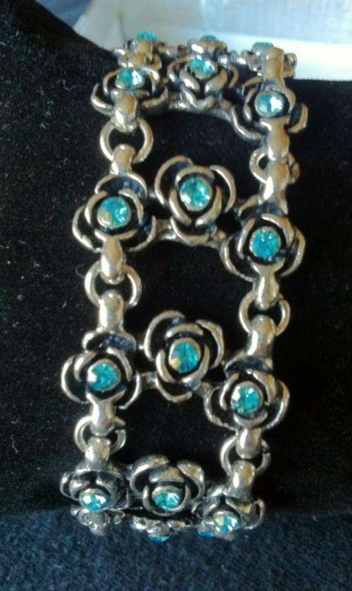 STUNNING BLUE RHINESTONE WIDE TIBETAN SILVER FLORAL BRACELET