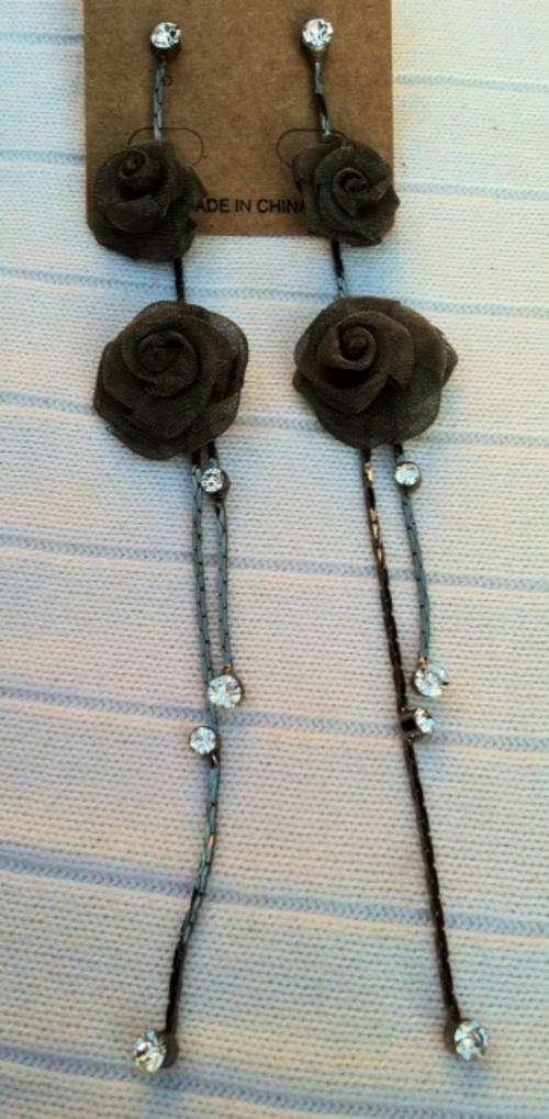 LONG DANGLING GREY ROSE EARRINGS WITH DIAMANTE