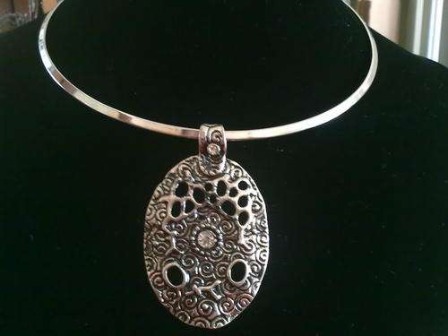 STUNNING OVAL TIBETAN SILVER AMULET ON CHOKER