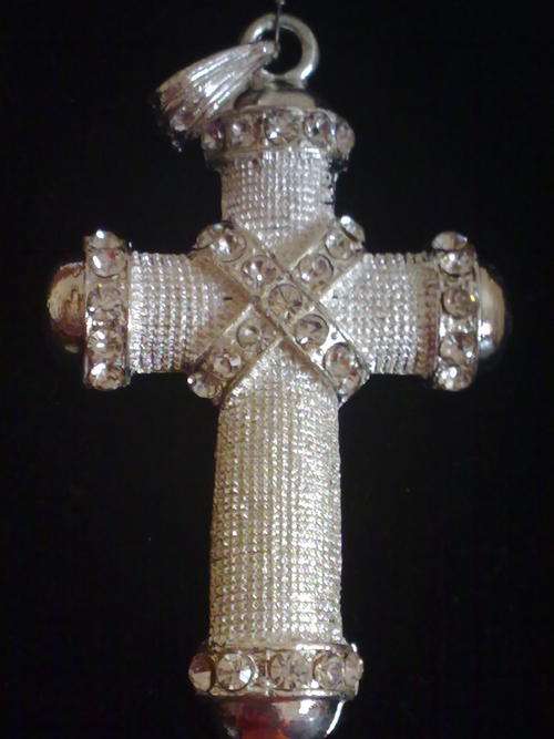 NEW!!!  SILVER  DIAMANTE CROSS 60 x 30 mm