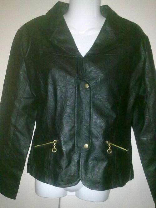 STUNNING BLACK LEATHER LADIES JACKET SIZE 10-12