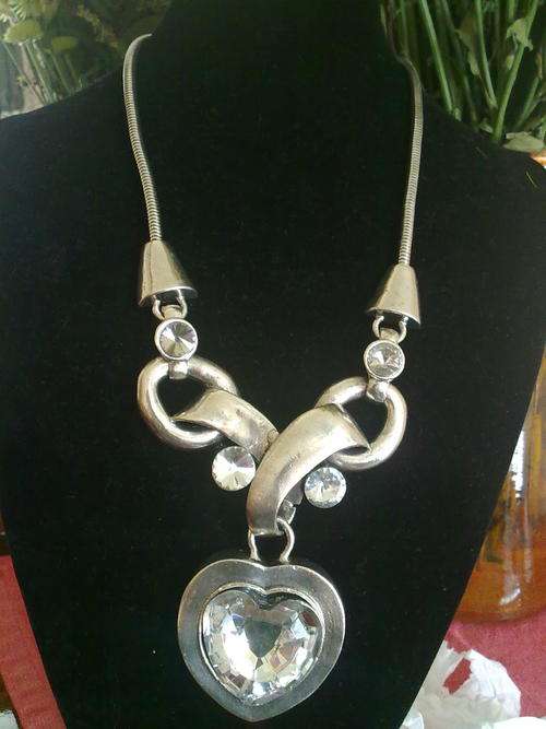 STUNNING!!! CRYSTAL HEART "PRETZEL" TIBETAN SILVER NECKLACE
