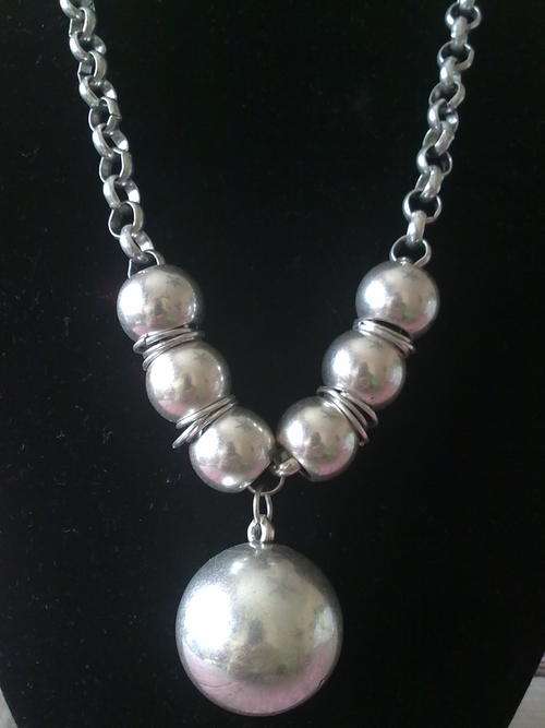 STUNNING!!! TIBETAN SILVER BALL NECKLACE