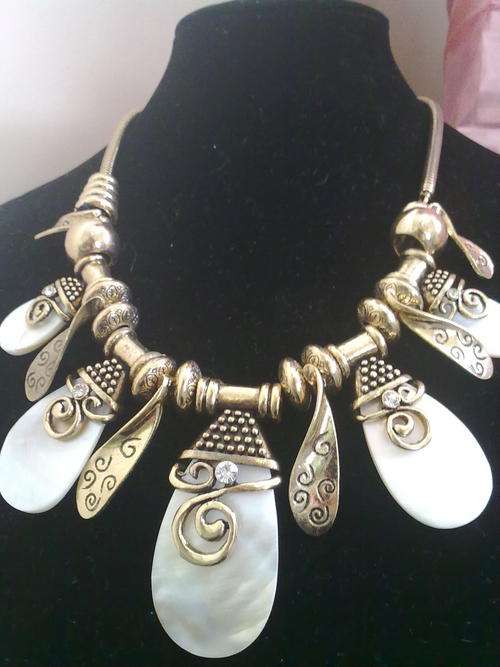 STUNNING!!! TIBETAN SILVER GOLDTONE 5 POINT PAUA NECKLACE