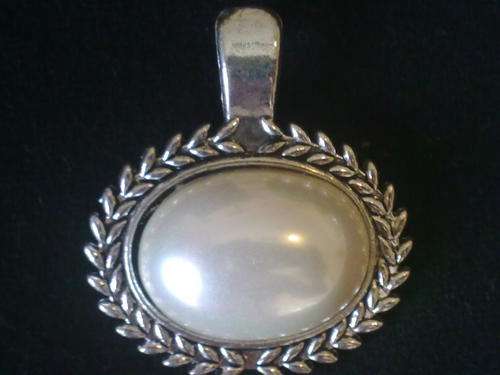 NEW!!!  TIBETAN SILVER  OVAL PEARLY PENDANT
