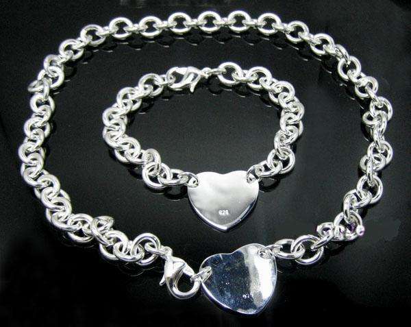 STUNNING STERLING SILVER HEART PENDANT SET