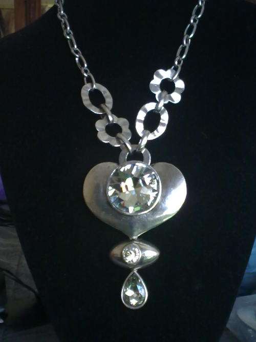 ONE ONLY!!STUNNING TIBETAN SILVER  CRYSTAL HEART NECKLACE