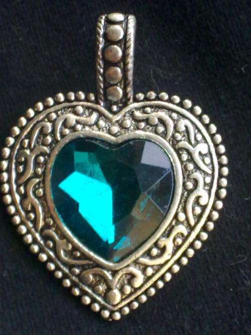 NEW!!!  TIBETAN SILVERGREEN HEART PENDANT LARGE