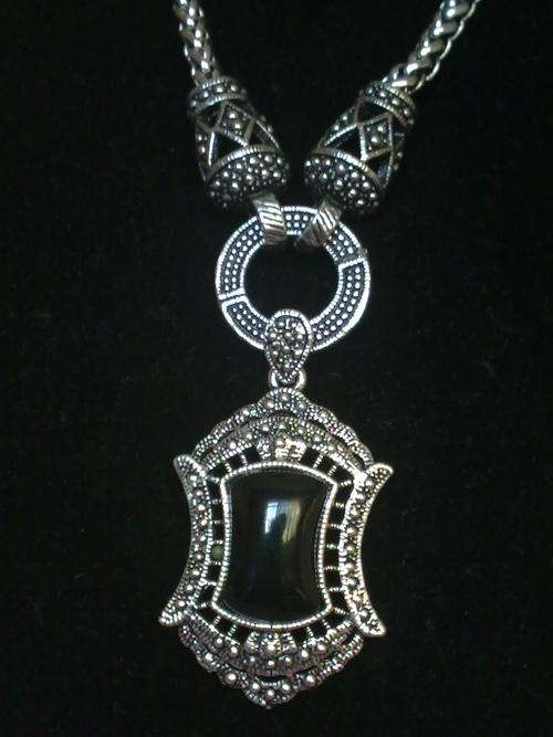 STUNNING BLACK  TIBETAN SILVER  MARCASITE LOOK PENDANT & NECKLACE