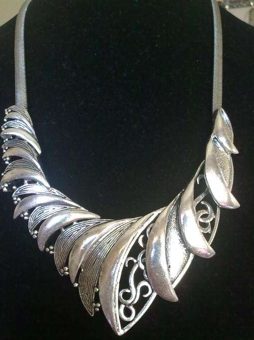 STUNNING TIBETAN SILVER WAVE LINKS NECKLACE