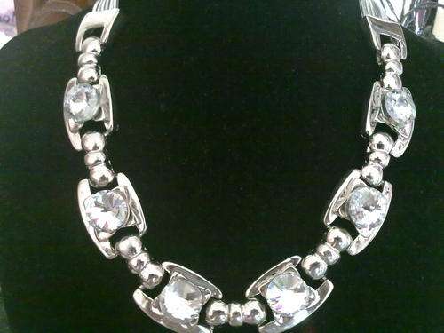ONE ONLY!!STUNNING SILVER  CRYSTAL DIAMANTE NECKLACE