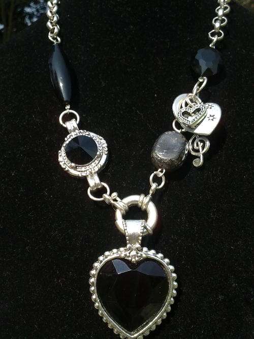 STUNNING!!! TIBETAN SILVER CRYSTAL BLACK HEART NECKLACE
